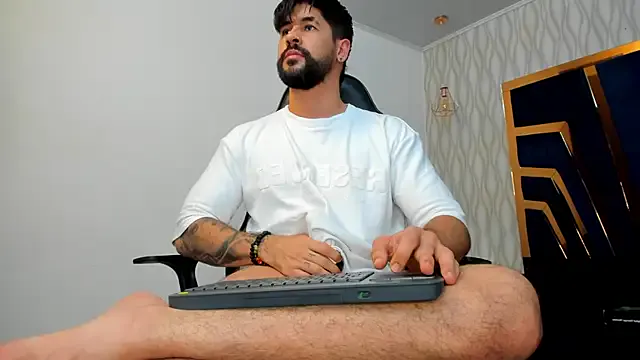  – webcam model profile photo Image 15
