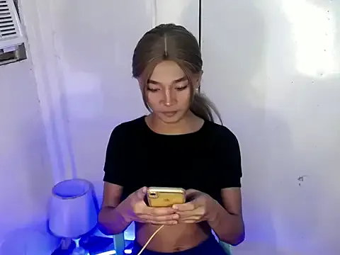Petite_HugeCock – webcam model profile photo