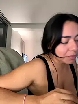 Cum_girlss – webcam model profile photo Image 17