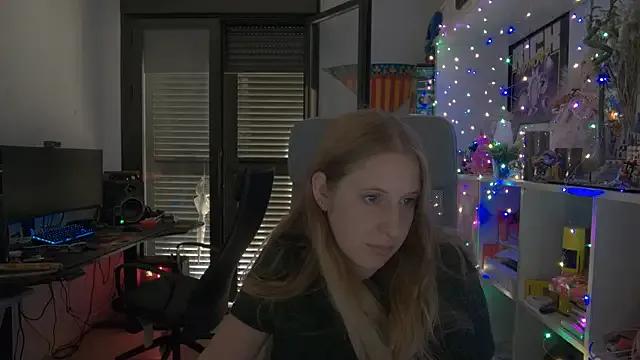 LoveOnStream – webcam model profile photo Image 11