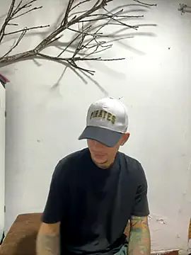 YU-KI00 – webcam model profile photo Image 9