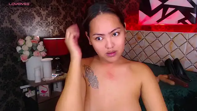 roouse – webcam model profile photo Image 2