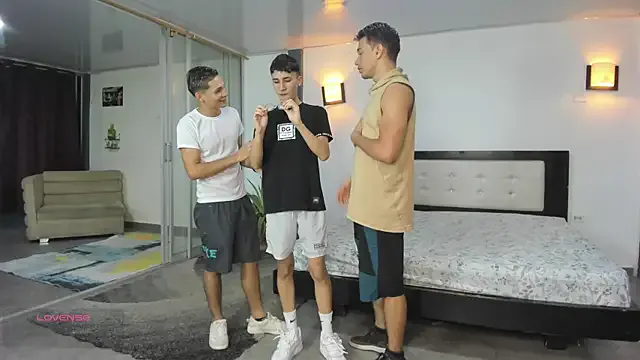 Nonchan_ – webcam model profile photo Image 11