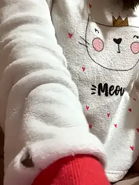 roouse – webcam model profile photo Image 4