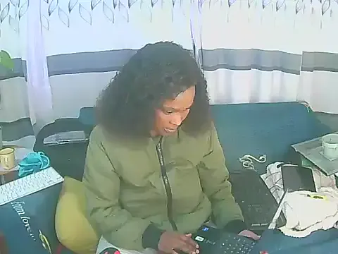 Nonchan_ – webcam model profile photo Image 2