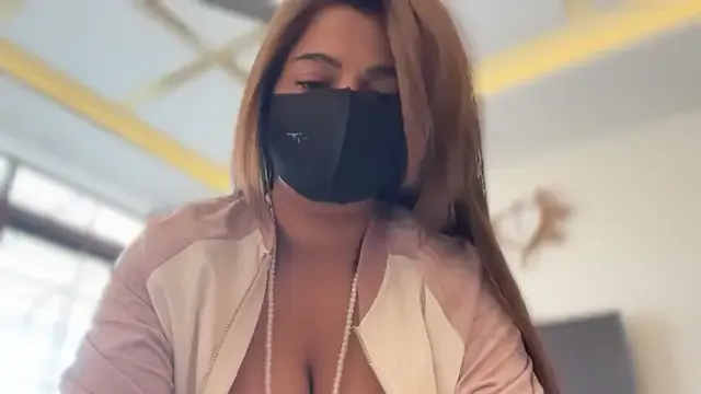 melanny10 – webcam model profile photo Image 4