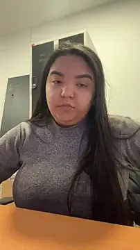 roouse – webcam model profile photo Image 3