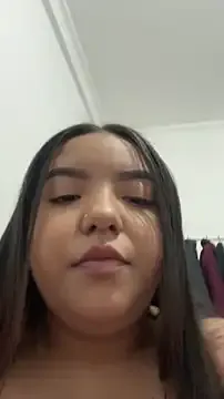 roouse – webcam model profile photo Image 4