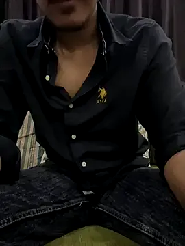 paroncho – webcam model profile photo Image 18