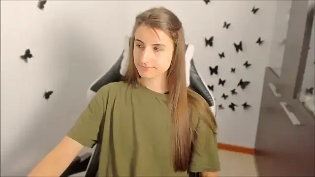 AnTikaMy – webcam model profile photo Image 5