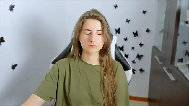 AnTikaMy – webcam model profile photo Image 8