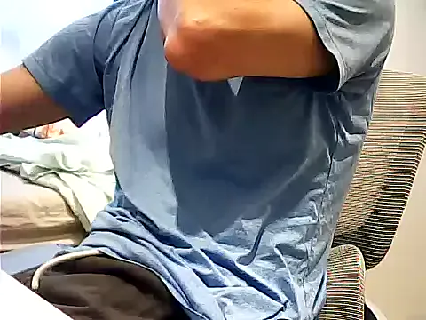 zui_lu – webcam model profile photo Image 4