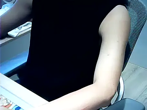 zui_lu – webcam model profile photo Image 8