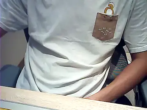 zui_lu – webcam model profile photo Image 9