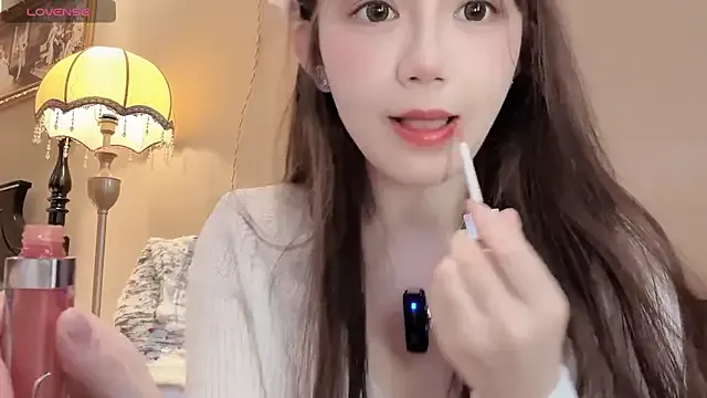 roouse – webcam model profile photo Image 13