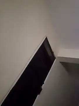 roouse – webcam model profile photo Image 4