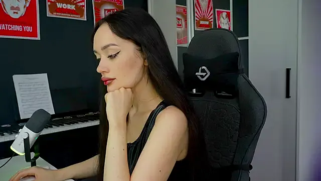 roouse – webcam model profile photo Image 7