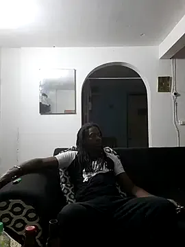 roouse – webcam model profile photo Image 4