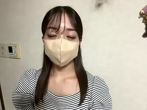 Yui-Ch – webcam model profile photo Image 4