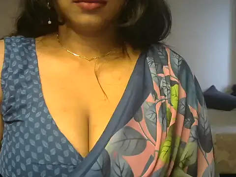 roouse – webcam model profile photo Image 7