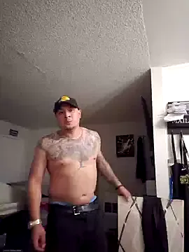 roouse – webcam model profile photo Image 6