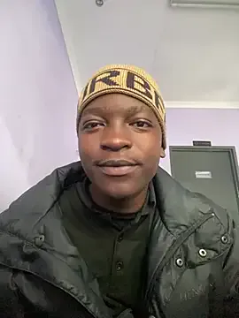roouse – webcam model profile photo Image 2