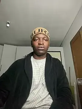 roouse – webcam model profile photo Image 8
