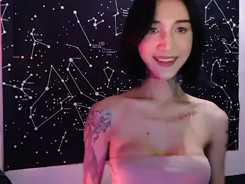  – webcam model profile photo Image 4