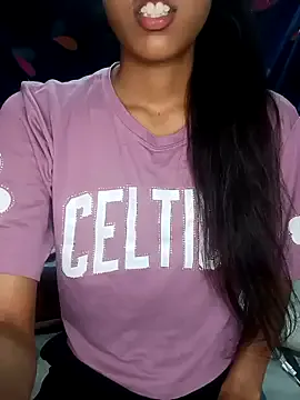 _Alicee_1 – webcam model profile photo Image 5