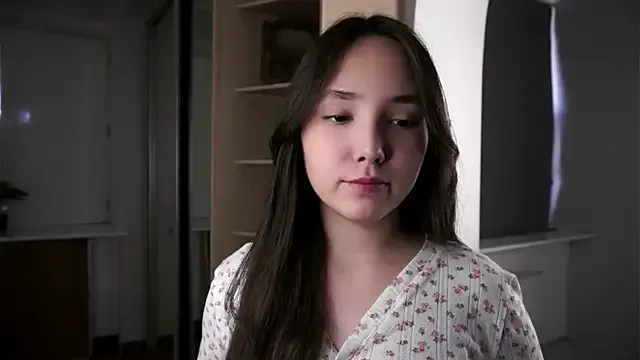 LT-333 – webcam model profile photo Image 3