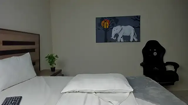 seraphine23 – webcam model profile photo Image 10