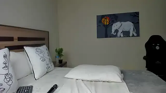 seraphine23 – webcam model profile photo Image 5