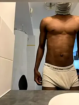  – webcam model profile photo Image 12