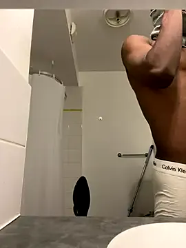  – webcam model profile photo Image 7