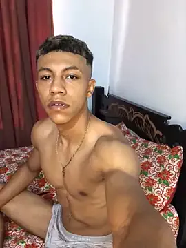 _Alicee_1 – webcam model profile photo Image 3