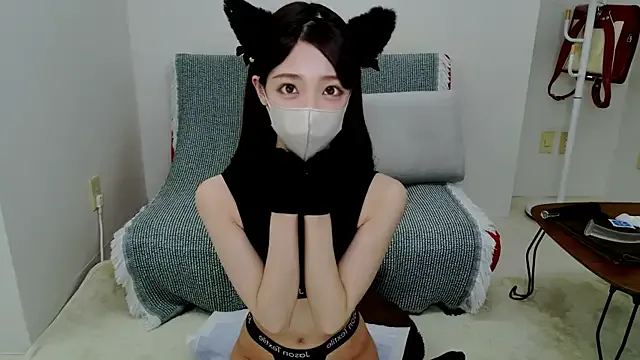 roouse – webcam model profile photo Image 3