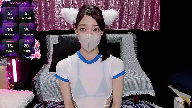 roouse – webcam model profile photo Image 5