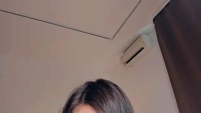 roouse – webcam model profile photo Image 11