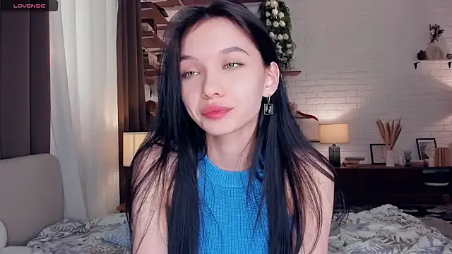 roouse – webcam model profile photo Image 4