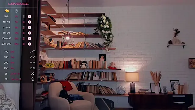 roouse – webcam model profile photo Image 5