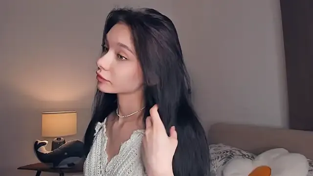 roouse – webcam model profile photo Image 9