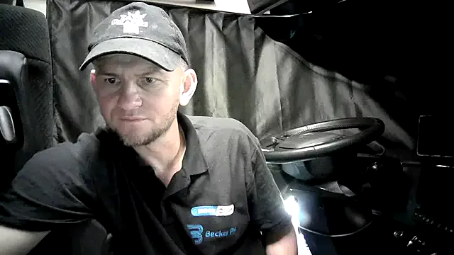 tommyjoyer – webcam model profile photo Image 9