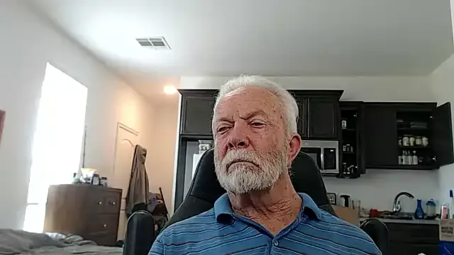  – webcam model profile photo Image 15