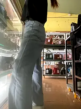 seraphine23 – webcam model profile photo Image 16