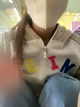 seraphine23 – webcam model profile photo Image 9