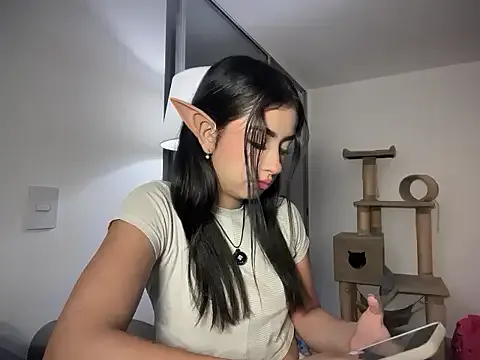 NANA_7 – webcam model profile photo Image 7