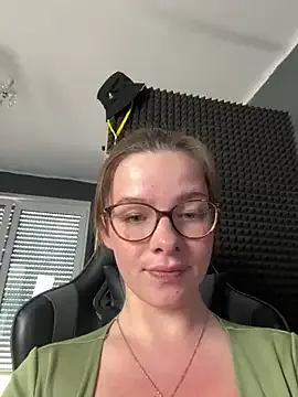  – webcam model profile photo Image 15