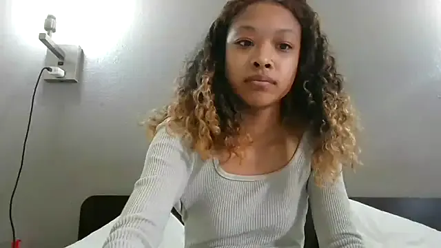  – webcam model profile photo Image 9