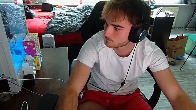 Mikev – webcam model profile photo Image 19