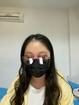 _Alicee_1 – webcam model profile photo Image 2